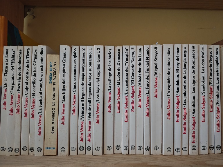 estanteria-coleccion-clasicos-juveniles-planeta