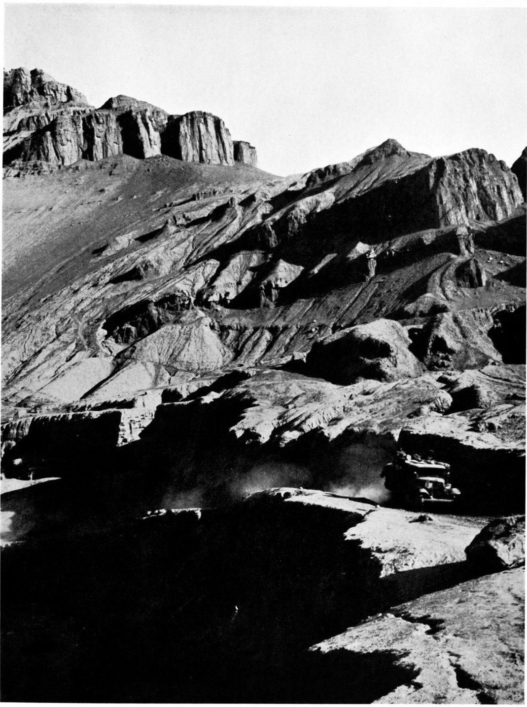 camion-ford-atravesando-valle-de-sengim-turfan-1933