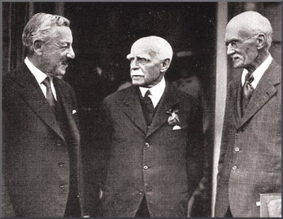 fotografía de un anciano Younghusband en los años 1930