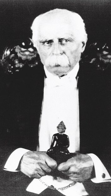 anciano-francis-younghusband